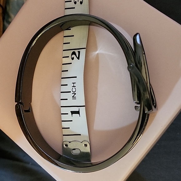 --SOLD--Gunmetal Sparkle Buckle Bracelet - Picture 4 of 5